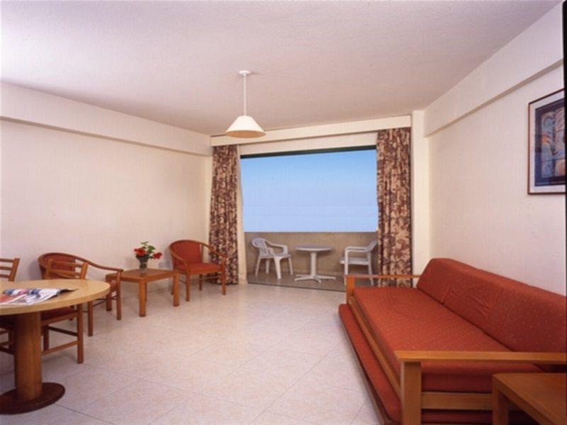 Isaac Aparthotel Pernera エクステリア 写真